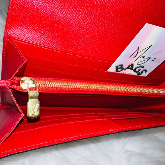 Louis Vuitton: World Tour Patches Wallet - Picture 11 of 16